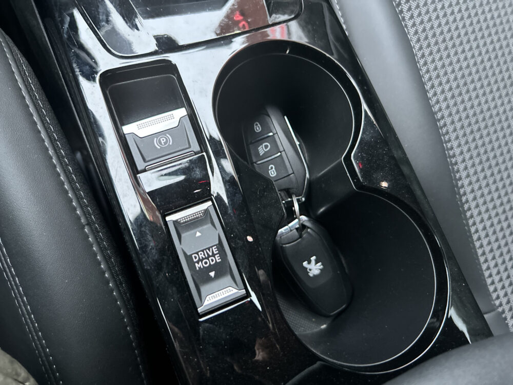 Peugeot 208 1.2 PureTech GT 131 PK!! // FULL LED // NAVI + CAMERA // APPLE CARPLAY / ANDROID AUTO // PDC V+A 22