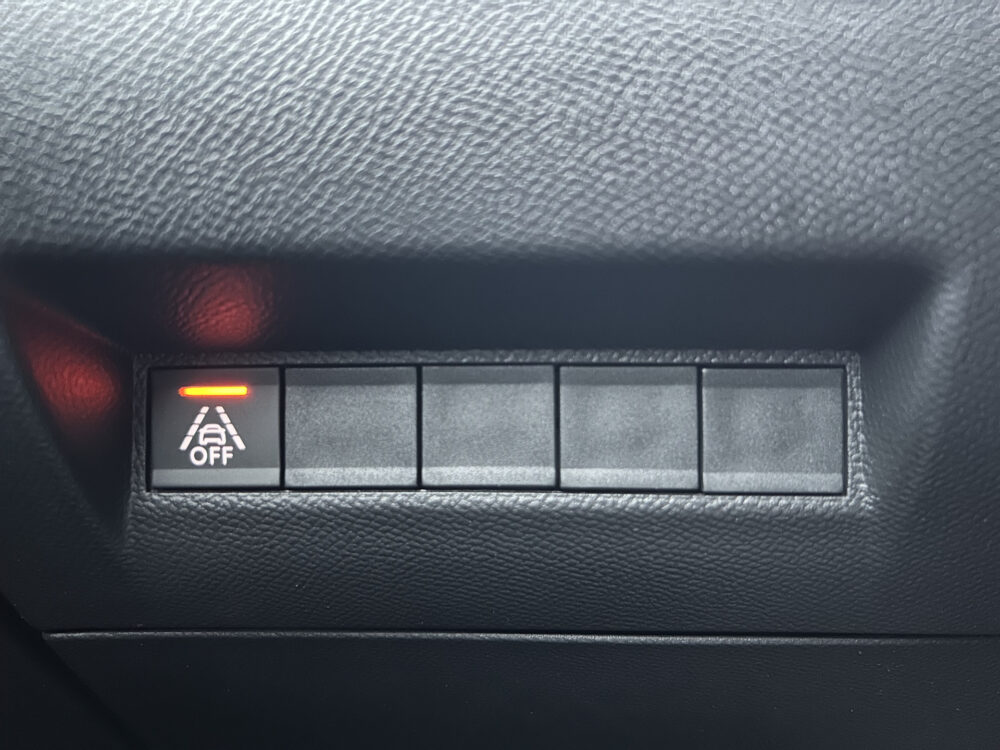 Peugeot 208 1.2 PureTech GT 131 PK!! // FULL LED // NAVI + CAMERA // APPLE CARPLAY / ANDROID AUTO // PDC V+A 24