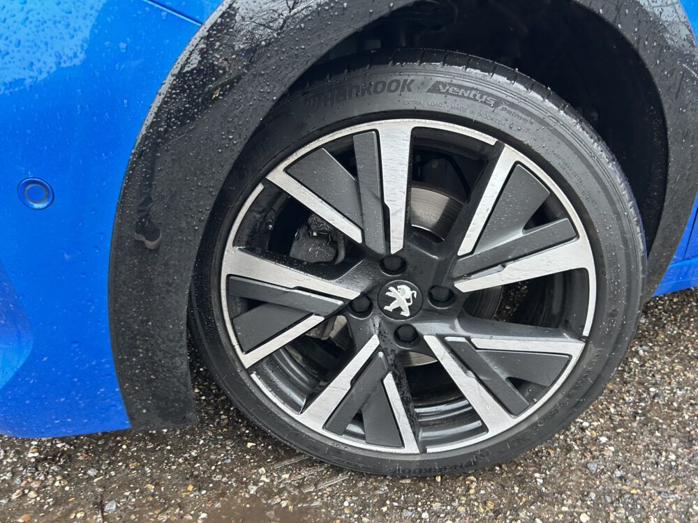 Peugeot 208 1.2 PureTech GT 131 PK!! // FULL LED // NAVI + CAMERA // APPLE CARPLAY / ANDROID AUTO // PDC V+A 28