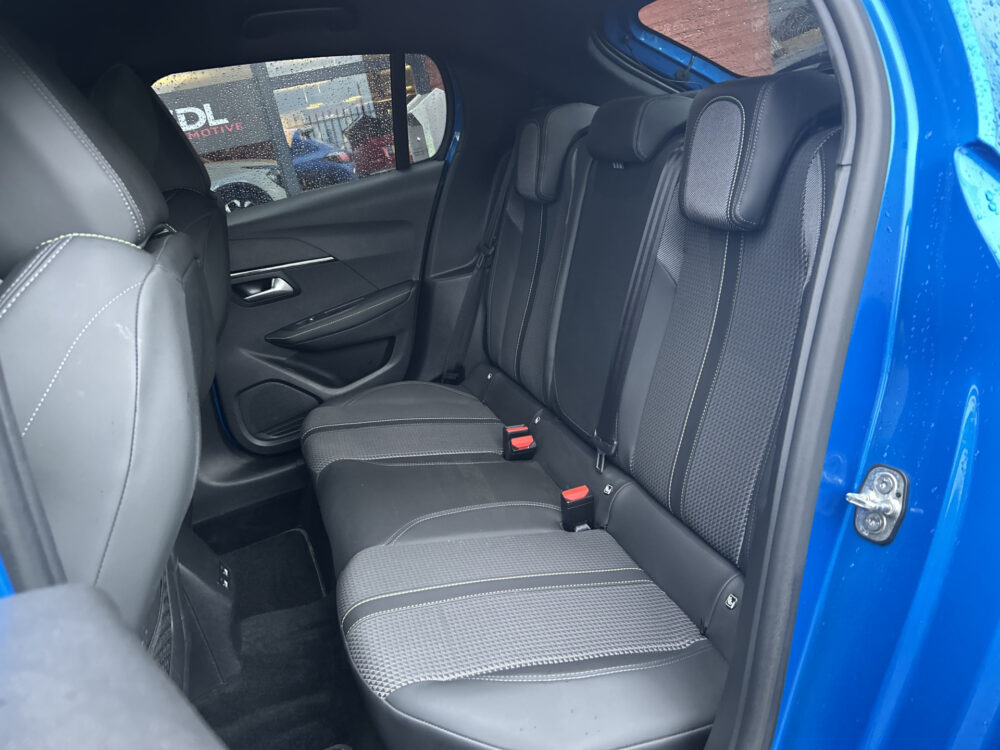 Peugeot 208 1.2 PureTech GT 131 PK!! // FULL LED // NAVI + CAMERA // APPLE CARPLAY / ANDROID AUTO // PDC V+A 29