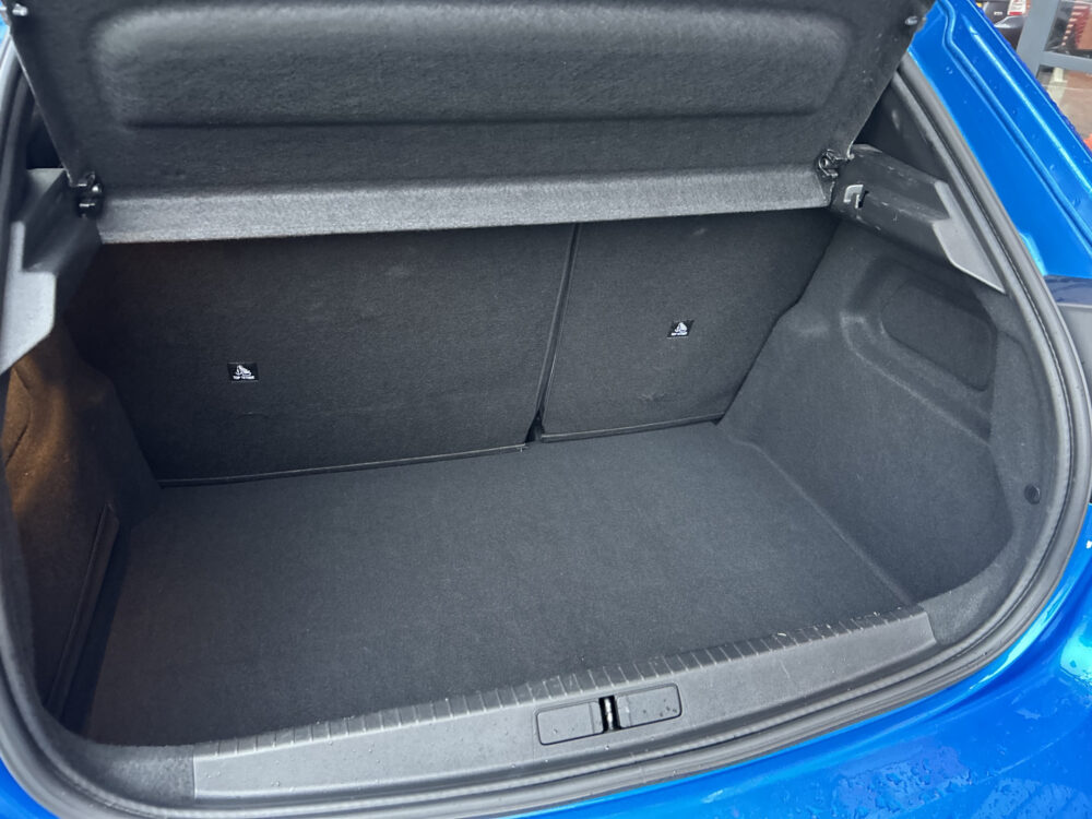 Peugeot 208 1.2 PureTech GT 131 PK!! // FULL LED // NAVI + CAMERA // APPLE CARPLAY / ANDROID AUTO // PDC V+A 30