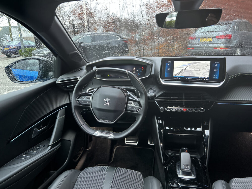 Peugeot 208 1.2 PureTech GT 131 PK!! // FULL LED // NAVI + CAMERA // APPLE CARPLAY / ANDROID AUTO // PDC V+A 7