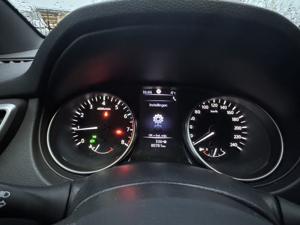 Nissan QASHQAI 1.3 DIG-T Tekna + // LEDER // MEMORY SEATS // BOSE AUDIO // TREKHAAK // PANO DAK // STOELVERWARMING // 19