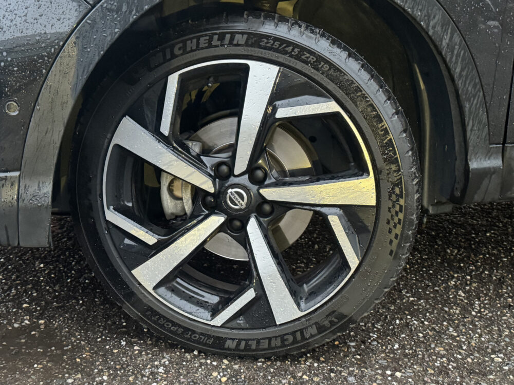 Nissan QASHQAI 1.3 DIG-T Tekna + // LEDER // MEMORY SEATS // BOSE AUDIO // TREKHAAK // PANO DAK // STOELVERWARMING // 6