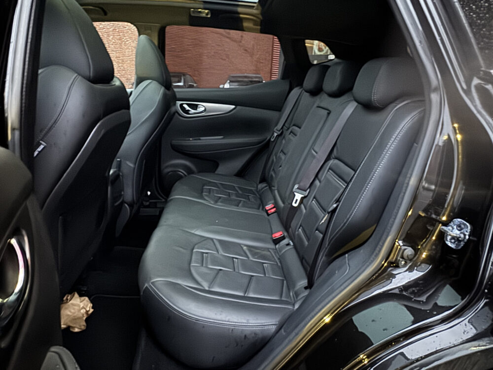 Nissan QASHQAI 1.3 DIG-T Tekna + // LEDER // MEMORY SEATS // BOSE AUDIO // TREKHAAK // PANO DAK // STOELVERWARMING // 7