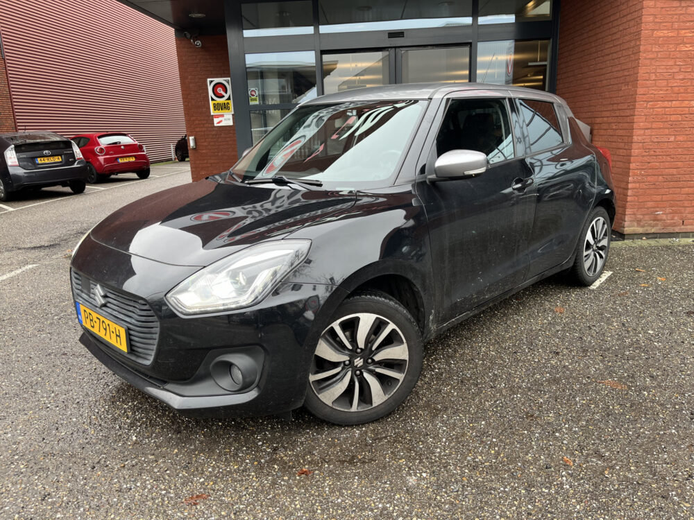 Suzuki Swift 1.2 Stijl // ADAPTIVE CRUISE // KEYLESS // CAMERA // CLIMA // STOELVERWARMING // NAVI+CARPLAY // FULL LED // AFN. TREKHAAK // 1