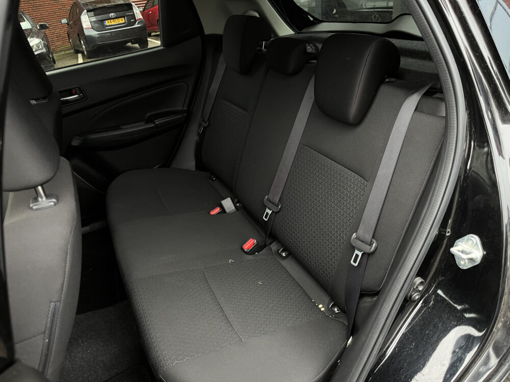 Suzuki Swift 1.2 Stijl // ADAPTIVE CRUISE // KEYLESS // CAMERA // CLIMA // STOELVERWARMING // NAVI+CARPLAY // FULL LED // AFN. TREKHAAK // 16