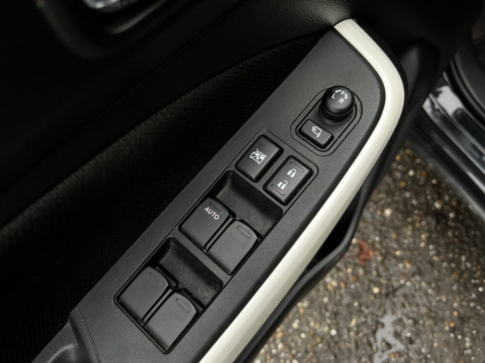 Suzuki Swift 1.2 Stijl // ADAPTIVE CRUISE // KEYLESS // CAMERA // CLIMA // STOELVERWARMING // NAVI+CARPLAY // FULL LED // AFN. TREKHAAK // 18