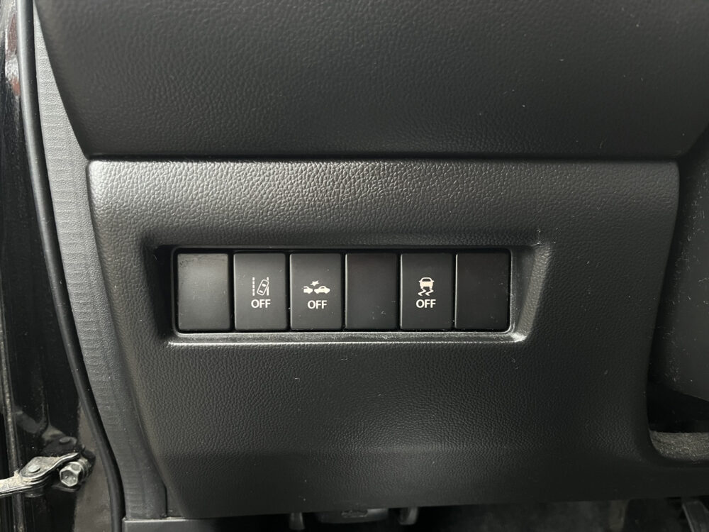 Suzuki Swift 1.2 Stijl // ADAPTIVE CRUISE // KEYLESS // CAMERA // CLIMA // STOELVERWARMING // NAVI+CARPLAY // FULL LED // AFN. TREKHAAK // 19