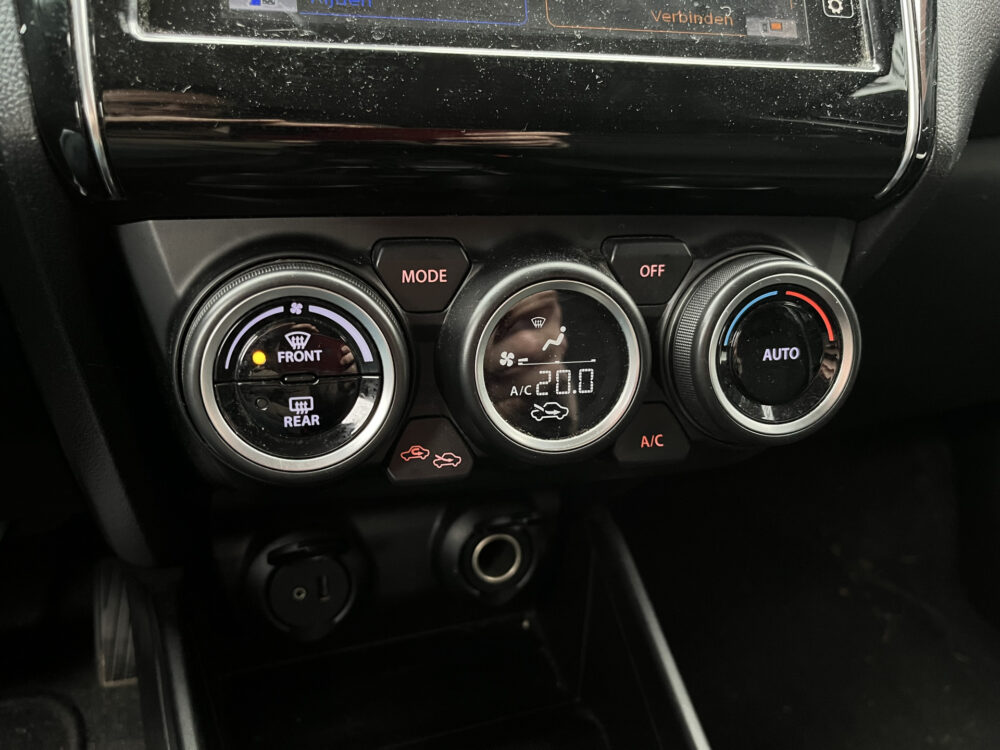 Suzuki Swift 1.2 Stijl // ADAPTIVE CRUISE // KEYLESS // CAMERA // CLIMA // STOELVERWARMING // NAVI+CARPLAY // FULL LED // AFN. TREKHAAK // 26