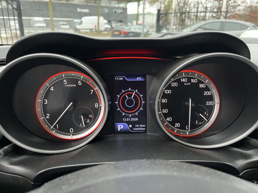 Suzuki Swift 1.2 Stijl // ADAPTIVE CRUISE // KEYLESS // CAMERA // CLIMA // STOELVERWARMING // NAVI+CARPLAY // FULL LED // AFN. TREKHAAK // 30