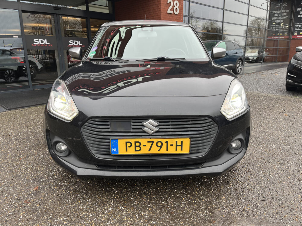 Suzuki Swift 1.2 Stijl // ADAPTIVE CRUISE // KEYLESS // CAMERA // CLIMA // STOELVERWARMING // NAVI+CARPLAY // FULL LED // AFN. TREKHAAK // 8