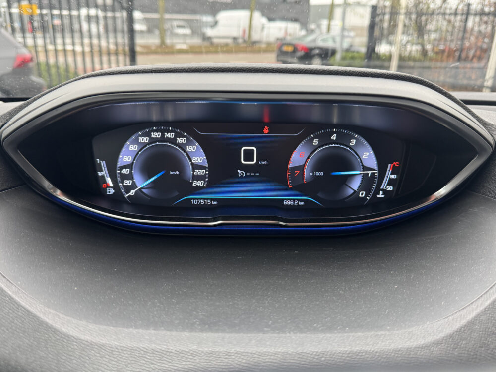 Peugeot 3008 1.2 Turbo AGC Allure // D. RIEM VERVANGEN!! // NAVI // PDC // CRUISE // CLIMA // TREKHAAK // 16