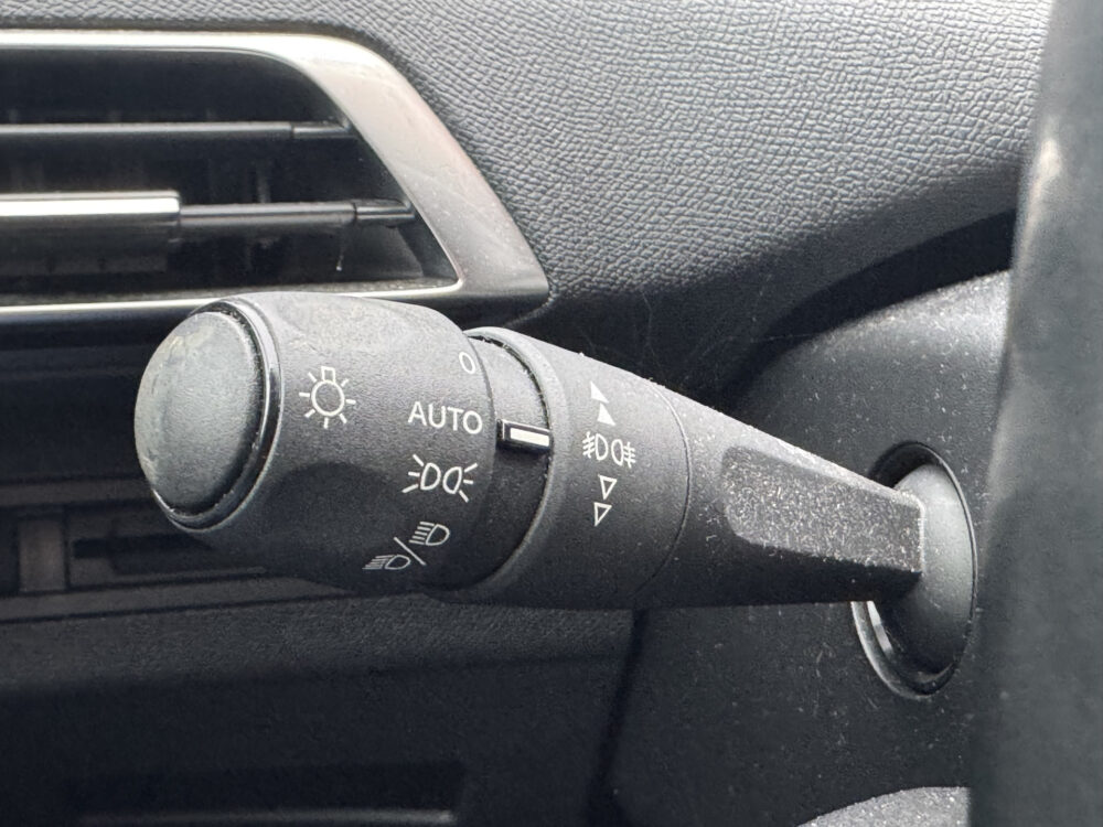 Peugeot 3008 1.2 Turbo AGC Allure // D. RIEM VERVANGEN!! // NAVI // PDC // CRUISE // CLIMA // TREKHAAK // 18