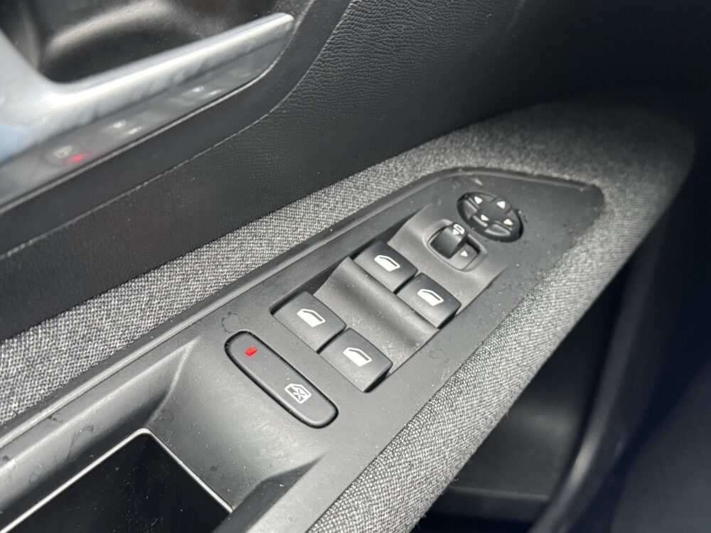 Peugeot 3008 1.2 Turbo AGC Allure // D. RIEM VERVANGEN!! // NAVI // PDC // CRUISE // CLIMA // TREKHAAK // 20