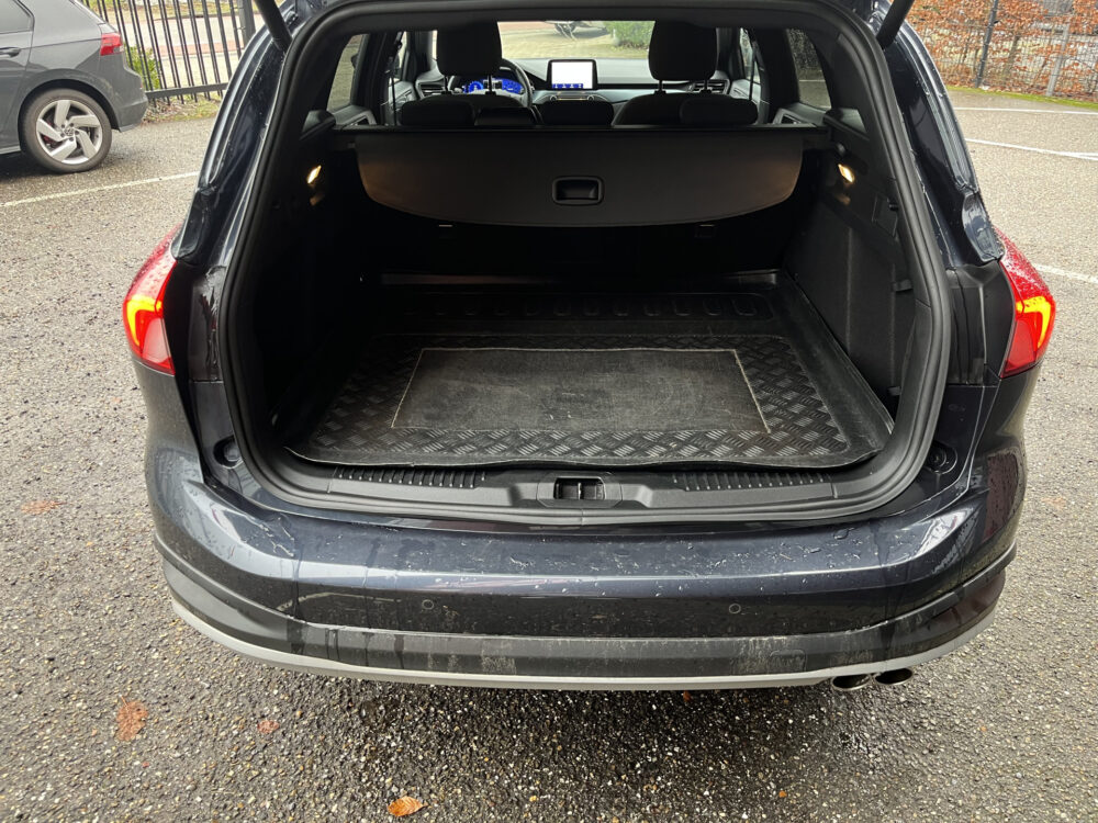 Ford FOCUS Wagon 1.5 EcoBoost Active ST-Line X 183PK!!!!// ADAPT. CRUISE // DODEHOEK // KEYLESS // CAMERA+SENSOREN // STUUR+STOELVERWARMING // B& 12