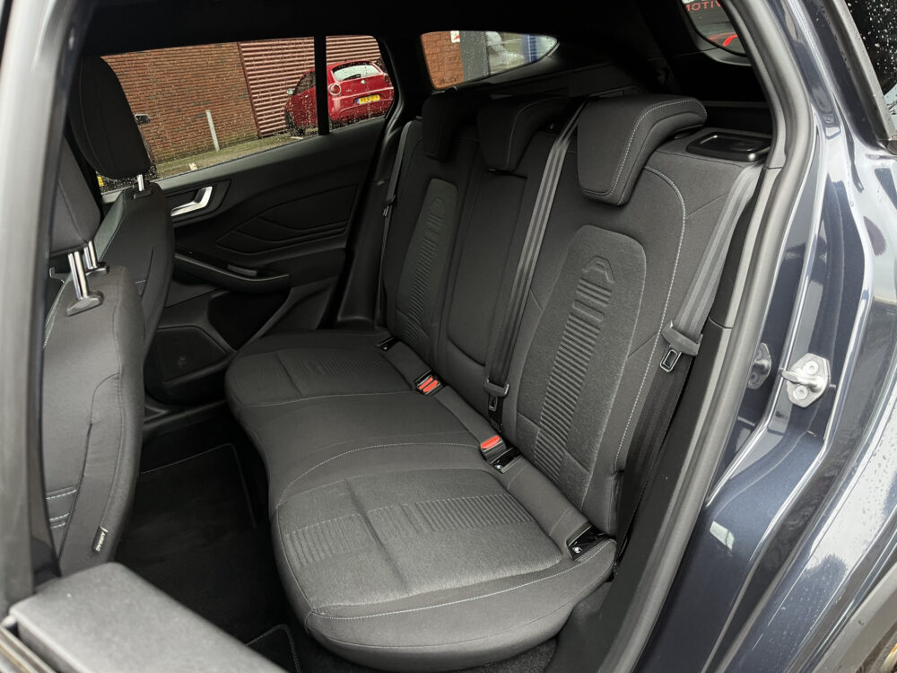 Ford FOCUS Wagon 1.5 EcoBoost Active ST-Line X 183PK!!!!// ADAPT. CRUISE // DODEHOEK // KEYLESS // CAMERA+SENSOREN // STUUR+STOELVERWARMING // B& 14