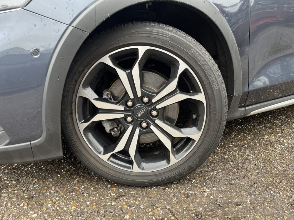 Ford FOCUS Wagon 1.5 EcoBoost Active ST-Line X 183PK!!!!// ADAPT. CRUISE // DODEHOEK // KEYLESS // CAMERA+SENSOREN // STUUR+STOELVERWARMING // B& 9