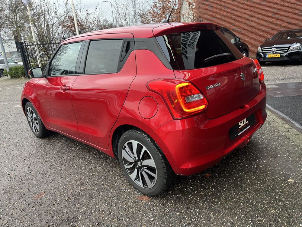 Suzuki Swift 1.2 Stijl // ADAPT. CRUISE // CLIMA // STOELVERWARMING // LED // KEYLESS // CAMERA // NAVI+CARPLAY // 3