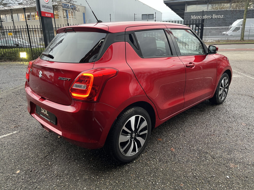 Suzuki Swift 1.2 Stijl // ADAPT. CRUISE // CLIMA // STOELVERWARMING // LED // KEYLESS // CAMERA // NAVI+CARPLAY // 5