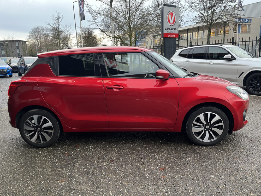 Suzuki Swift 1.2 Stijl // ADAPT. CRUISE // CLIMA // STOELVERWARMING // LED // KEYLESS // CAMERA // NAVI+CARPLAY // 6