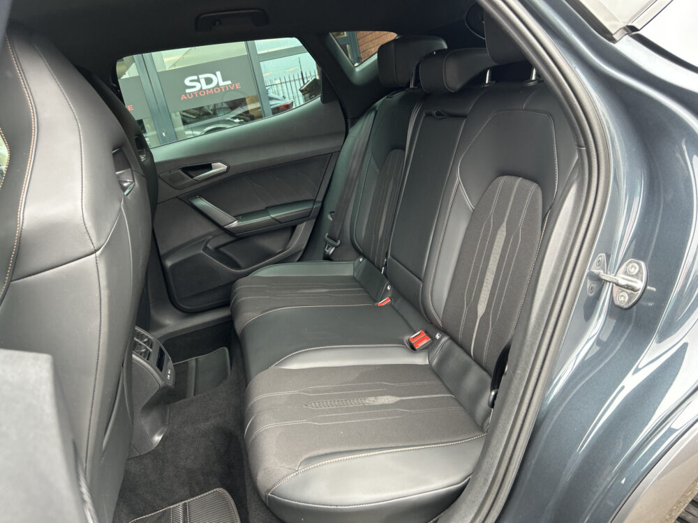 CUPRA Formentor 1.4 e-Hybrid VZ Performance 245PK!! // DODEHOEK // ADAPT. CRUISE // CAMERA+SENSOREN // NAVI+CARPLAY // VIRTUAL COCKPIT // KEYLES 30