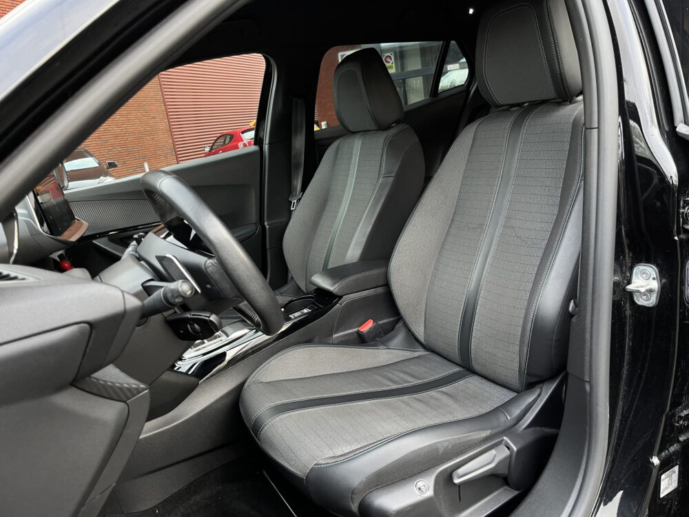 Peugeot 2008 1.2 PureTech Allure // LED // CRUISE // HALF LEDER // CAMERA+SENSOREN // NAVI+CARPLAY// STOELVERWARMING // 13