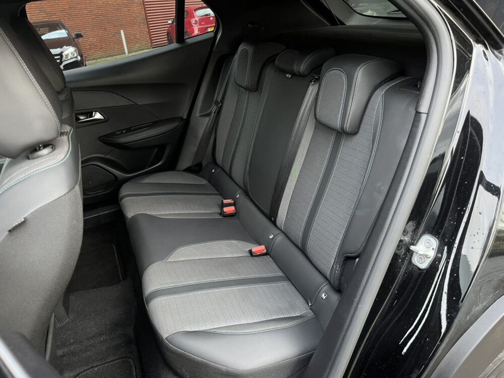 Peugeot 2008 1.2 PureTech Allure // LED // CRUISE // HALF LEDER // CAMERA+SENSOREN // NAVI+CARPLAY// STOELVERWARMING // 14