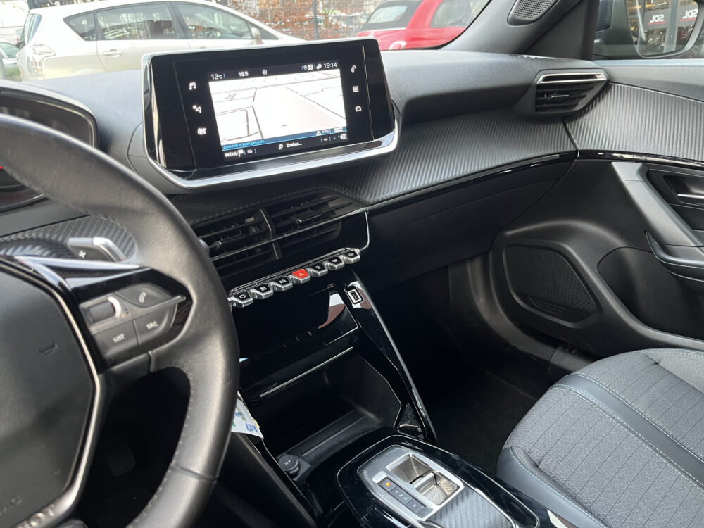 Peugeot 2008 1.2 PureTech Allure // LED // CRUISE // HALF LEDER // CAMERA+SENSOREN // NAVI+CARPLAY// STOELVERWARMING // 23