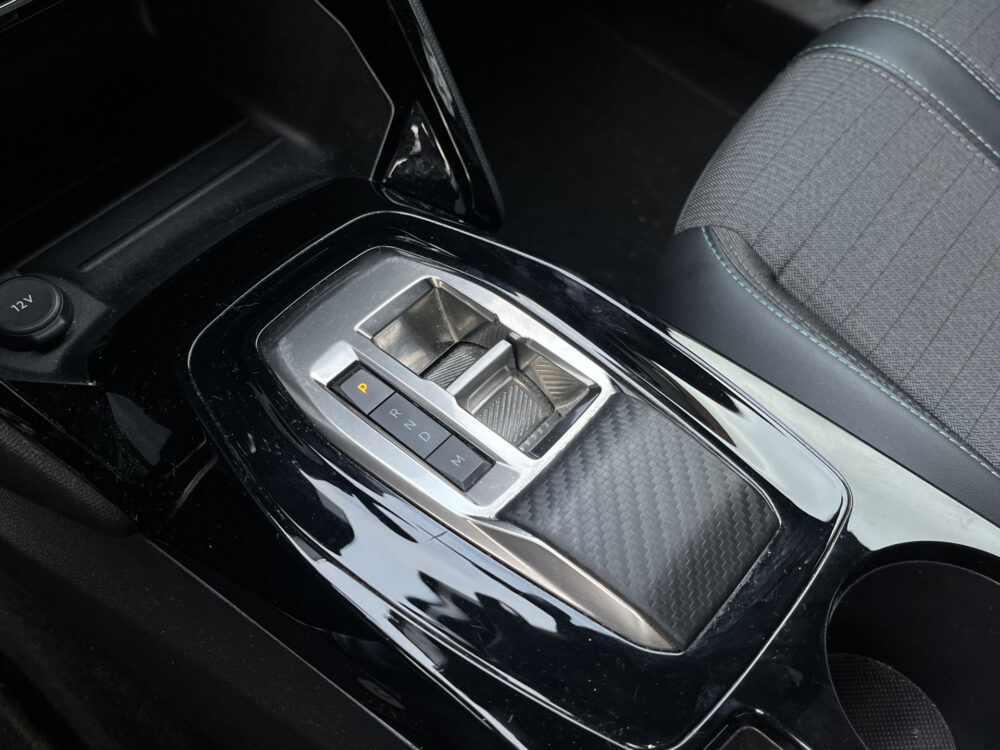 Peugeot 2008 1.2 PureTech Allure // LED // CRUISE // HALF LEDER // CAMERA+SENSOREN // NAVI+CARPLAY// STOELVERWARMING // 24