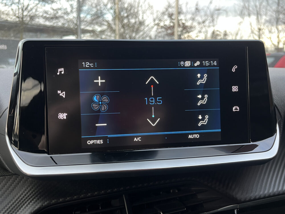 Peugeot 2008 1.2 PureTech Allure // LED // CRUISE // HALF LEDER // CAMERA+SENSOREN // NAVI+CARPLAY// STOELVERWARMING // 29