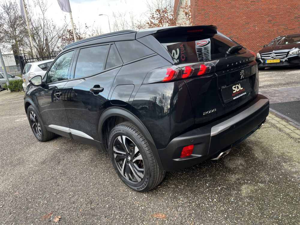 Peugeot 2008 1.2 PureTech Allure // LED // CRUISE // HALF LEDER // CAMERA+SENSOREN // NAVI+CARPLAY// STOELVERWARMING // 3