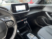 Peugeot 2008 1.2 PureTech Allure // LED // CRUISE // HALF LEDER // CAMERA+SENSOREN // NAVI+CARPLAY// STOELVERWARMING // 56