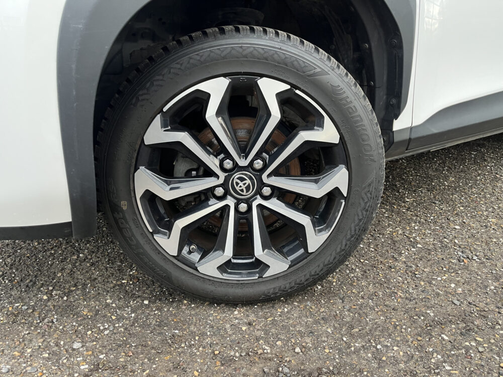 Toyota Yaris Cross 1.5 Hybrid Dynamic // FULL LED // KEYLESS // ADAPT. CRUISE // CAMERA // NAVI+CARPLAY // 10