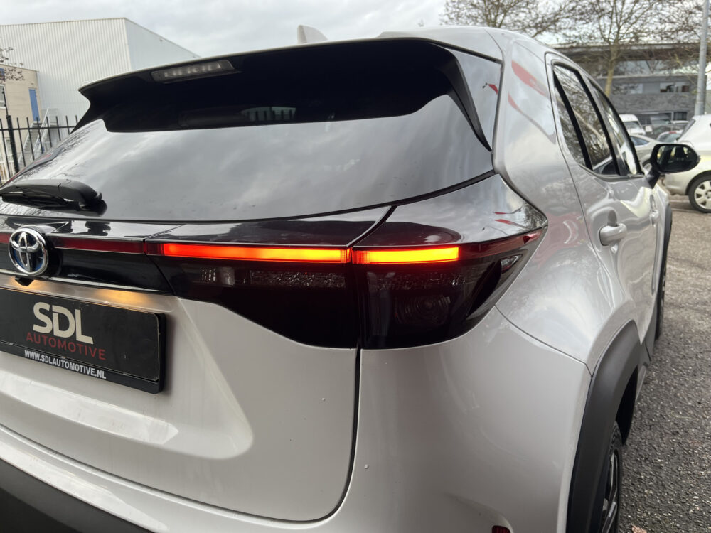 Toyota Yaris Cross 1.5 Hybrid Dynamic // FULL LED // KEYLESS // ADAPT. CRUISE // CAMERA // NAVI+CARPLAY // 12