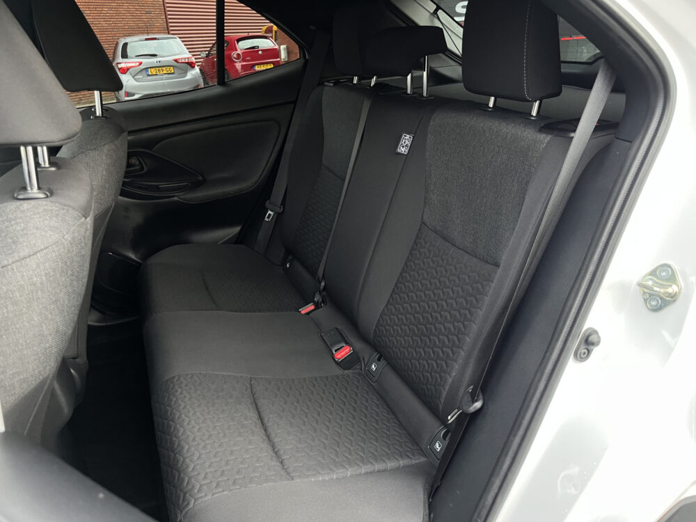 Toyota Yaris Cross 1.5 Hybrid Dynamic // FULL LED // KEYLESS // ADAPT. CRUISE // CAMERA // NAVI+CARPLAY // 15