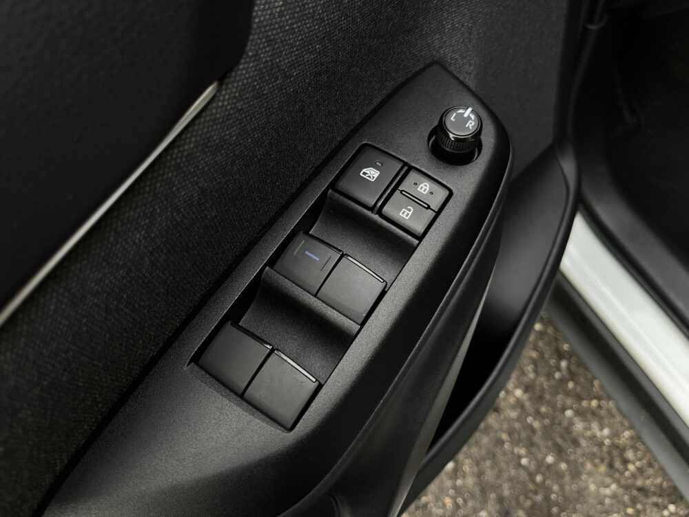 Toyota Yaris Cross 1.5 Hybrid Dynamic // FULL LED // KEYLESS // ADAPT. CRUISE // CAMERA // NAVI+CARPLAY // 17