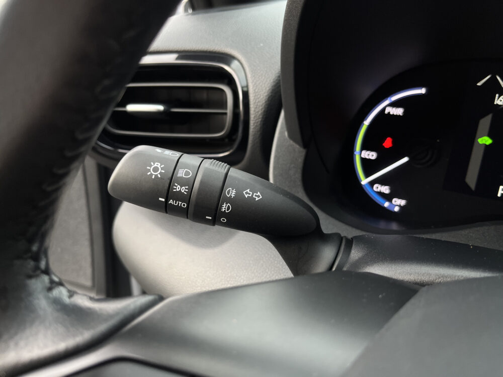 Toyota Yaris Cross 1.5 Hybrid Dynamic // FULL LED // KEYLESS // ADAPT. CRUISE // CAMERA // NAVI+CARPLAY // 19