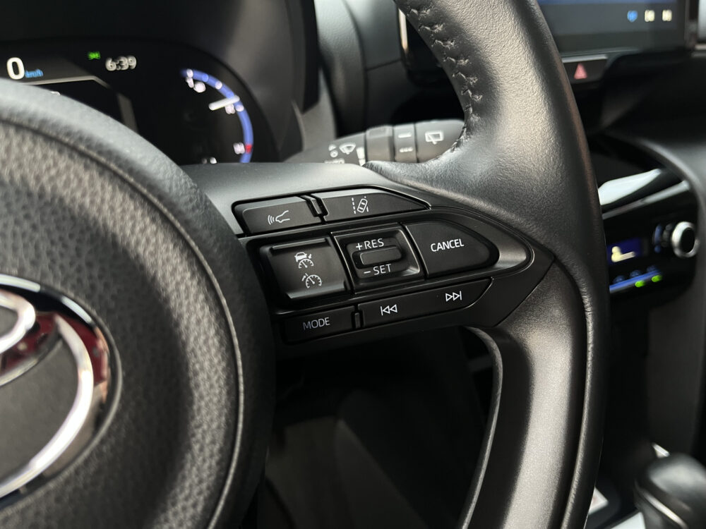 Toyota Yaris Cross 1.5 Hybrid Dynamic // FULL LED // KEYLESS // ADAPT. CRUISE // CAMERA // NAVI+CARPLAY // 21