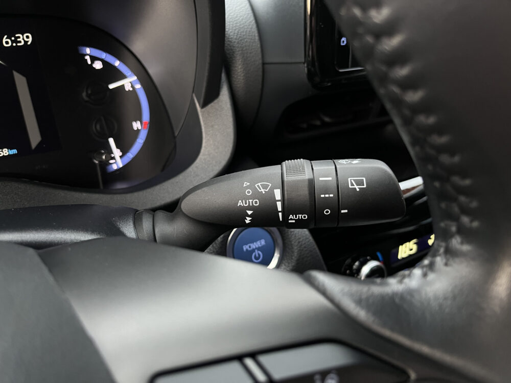 Toyota Yaris Cross 1.5 Hybrid Dynamic // FULL LED // KEYLESS // ADAPT. CRUISE // CAMERA // NAVI+CARPLAY // 22