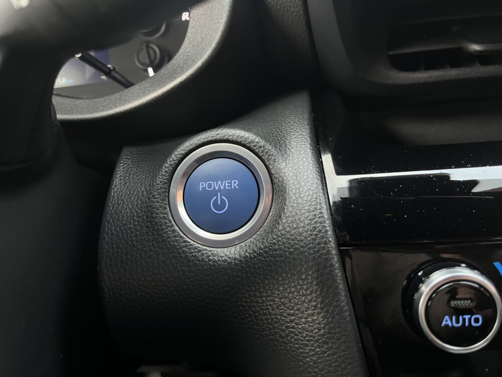 Toyota Yaris Cross 1.5 Hybrid Dynamic // FULL LED // KEYLESS // ADAPT. CRUISE // CAMERA // NAVI+CARPLAY // 23