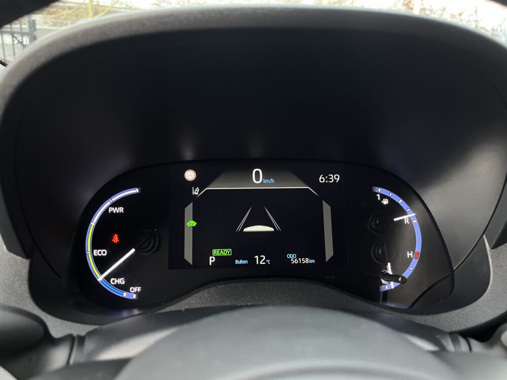 Toyota Yaris Cross 1.5 Hybrid Dynamic // FULL LED // KEYLESS // ADAPT. CRUISE // CAMERA // NAVI+CARPLAY // 32