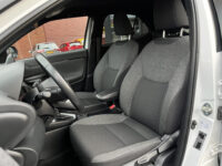 Toyota Yaris Cross 1.5 Hybrid Dynamic // FULL LED // KEYLESS // ADAPT. CRUISE // CAMERA // NAVI+CARPLAY // 48