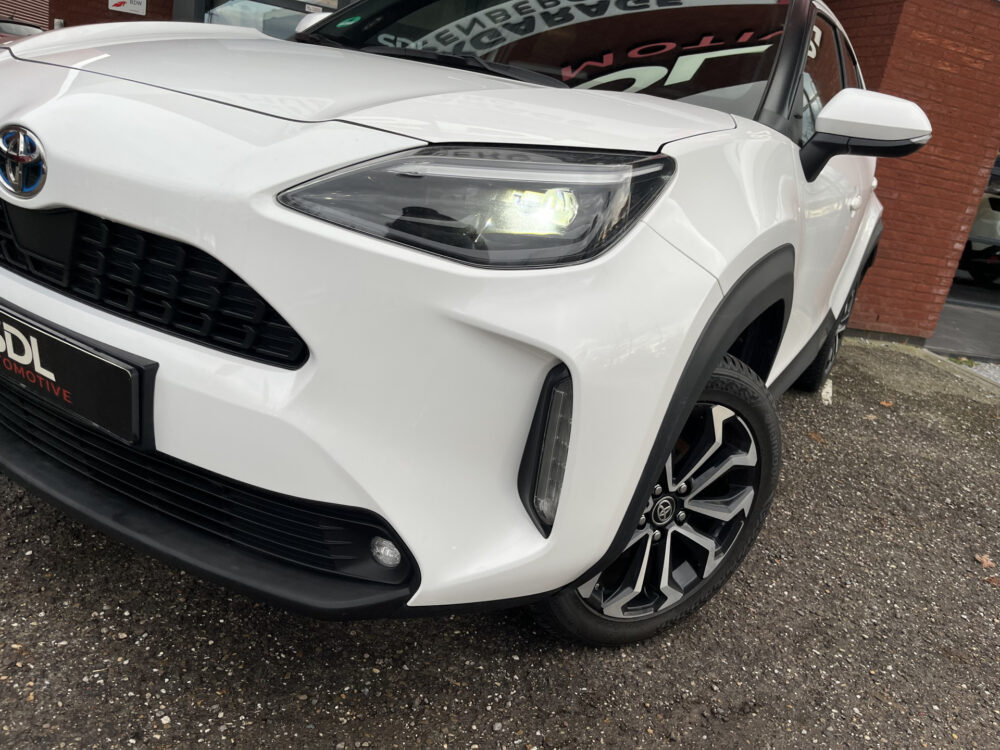 Toyota Yaris Cross 1.5 Hybrid Dynamic // FULL LED // KEYLESS // ADAPT. CRUISE // CAMERA // NAVI+CARPLAY // 9