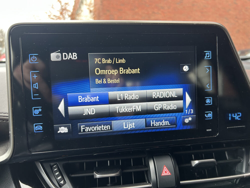 Toyota C-HR 1.8 Hybrid Executive // FULL LED // NAVI // CAMERA // ADAPTIVE CRUISE // KEYLESS // TREKHAAK!! 17