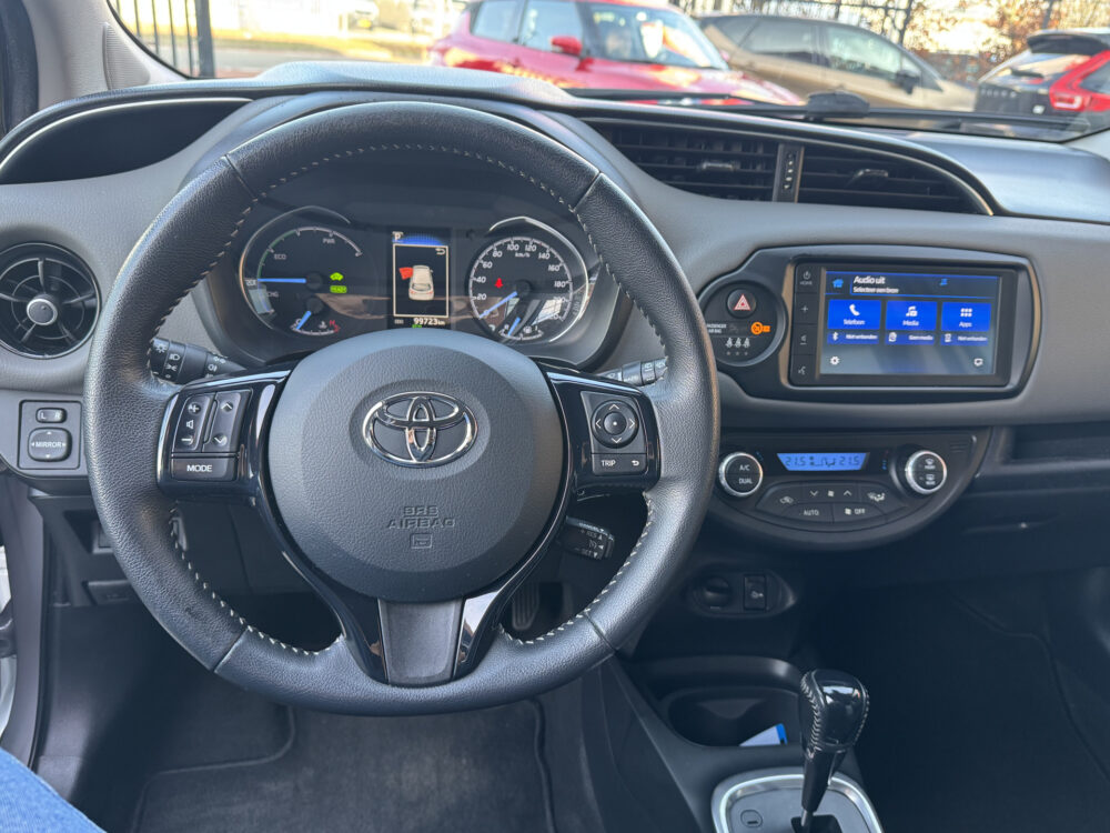 Toyota Yaris 1.5 Hybrid Active // CLIMA // CAMERA // CRUISE // APPLE CARPLAY / ANDROID AUTO 11