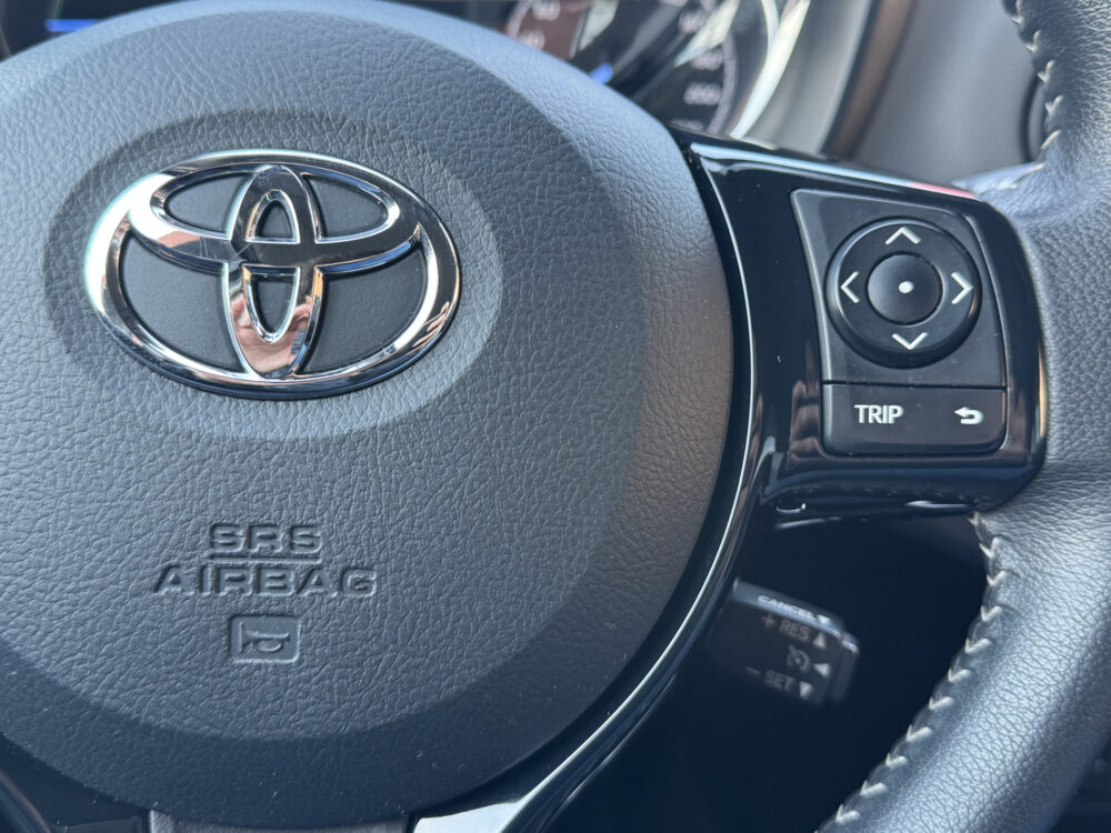 Toyota Yaris 1.5 Hybrid Active // CLIMA // CAMERA // CRUISE // APPLE CARPLAY / ANDROID AUTO 14