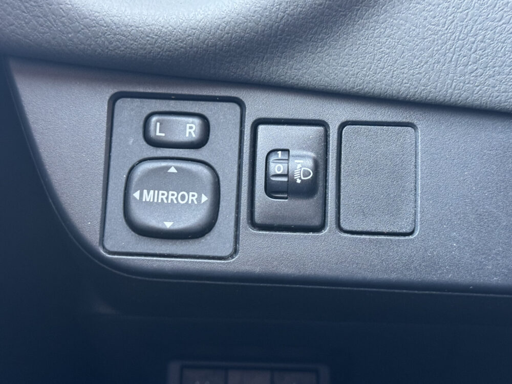 Toyota Yaris 1.5 Hybrid Active // CLIMA // CAMERA // CRUISE // APPLE CARPLAY / ANDROID AUTO 23