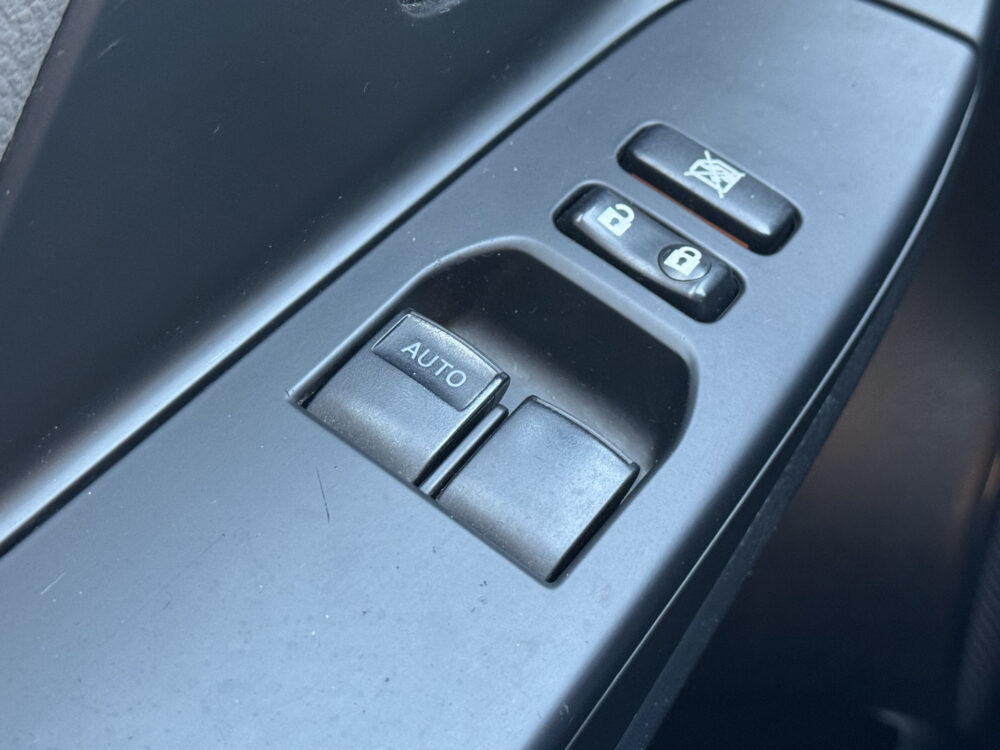 Toyota Yaris 1.5 Hybrid Active // CLIMA // CAMERA // CRUISE // APPLE CARPLAY / ANDROID AUTO 25