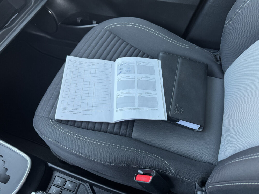 Toyota Yaris 1.5 Hybrid Active // CLIMA // CAMERA // CRUISE // APPLE CARPLAY / ANDROID AUTO 27